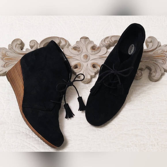 Dr. Scholls lace up booties. - Picture 6 of 10